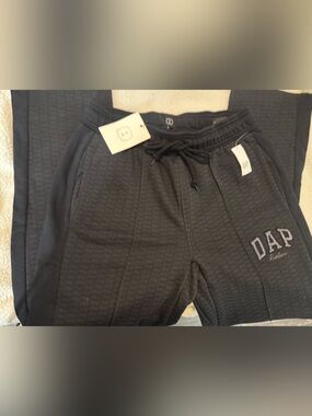 NWT - Pants Gap size small